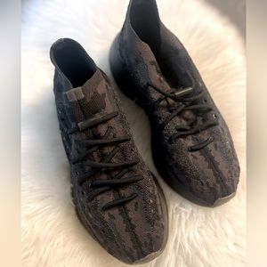 Men’s real Yeezy boosts. Used in good condition